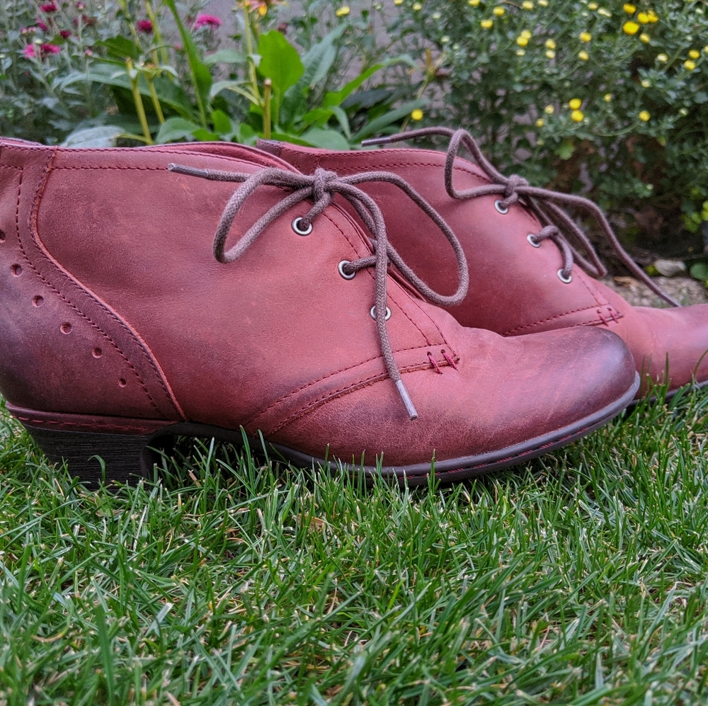 Woman's Rockport Aria boots